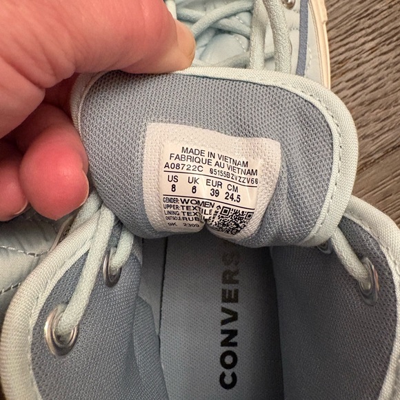 Women’s size 8 baby blue quilted chuck taylor all star sneakers - Picture 9 of 11